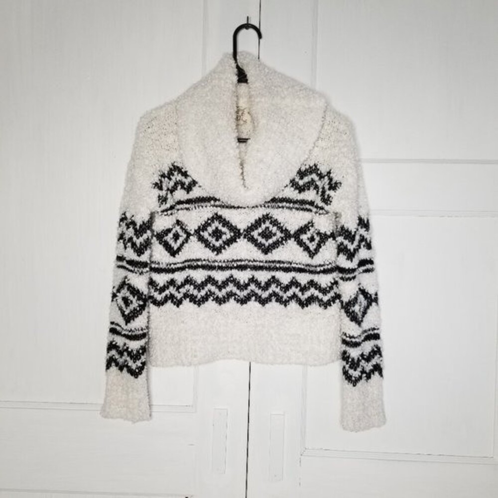 ❤️3/$12. Hippie Rose Crop Sweater XS